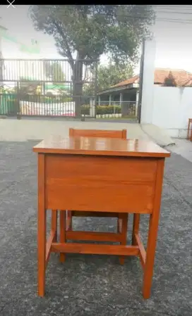 Meja kursi sekolah