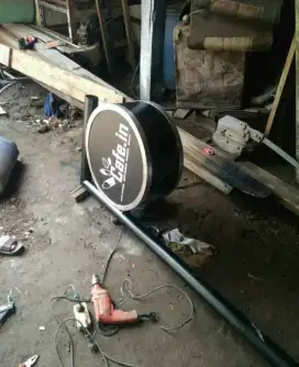 Neon Box dan huruf timbul