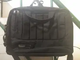 tas kerja Carlton