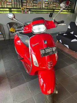 DIJUAL CEPAT VESPA SPRINT IGET 150 ABS LED WARNA MERAH KM RENDAH