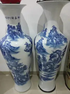 Guci keramik cina lukis tebal T.135cm.hgr.sepasang