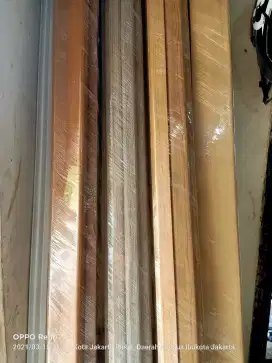Plint lantai kayu