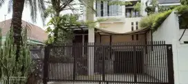 Disewakan Cepat Rumah Mewah Menteng 4 BR (Full Furnish Private Pool)
