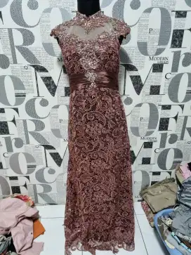 Baju pesta panjang