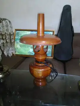 lampu meja dari kayu jati asli.