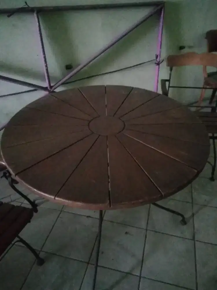 Meja jati matahari rangka besi