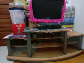 Lemari Meja TV meja kaca 3 pintu