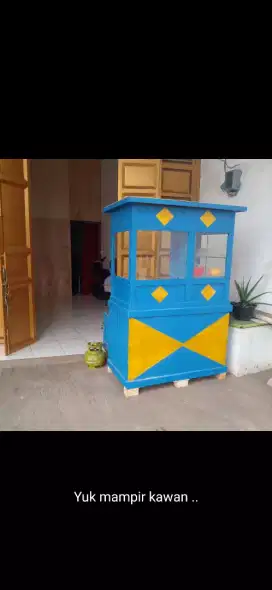 Booth /gerobak kayu