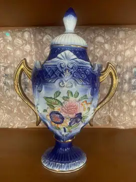 Vas Modern Classic Bentuk Piala Biru
