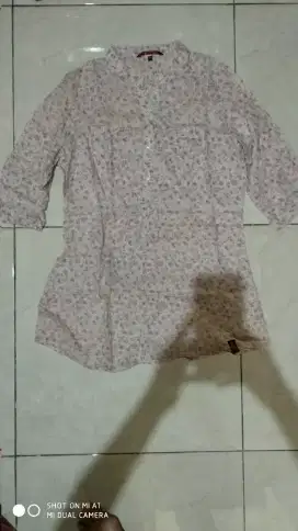 Kemeja lengan 3/4, merk L'eggs ukuran M, lingkar dada 90cm