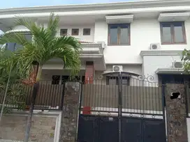 Disewakan Rumah terawat siap huni medokan asri utara full furnish