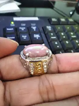 Batu cincin warna pink
