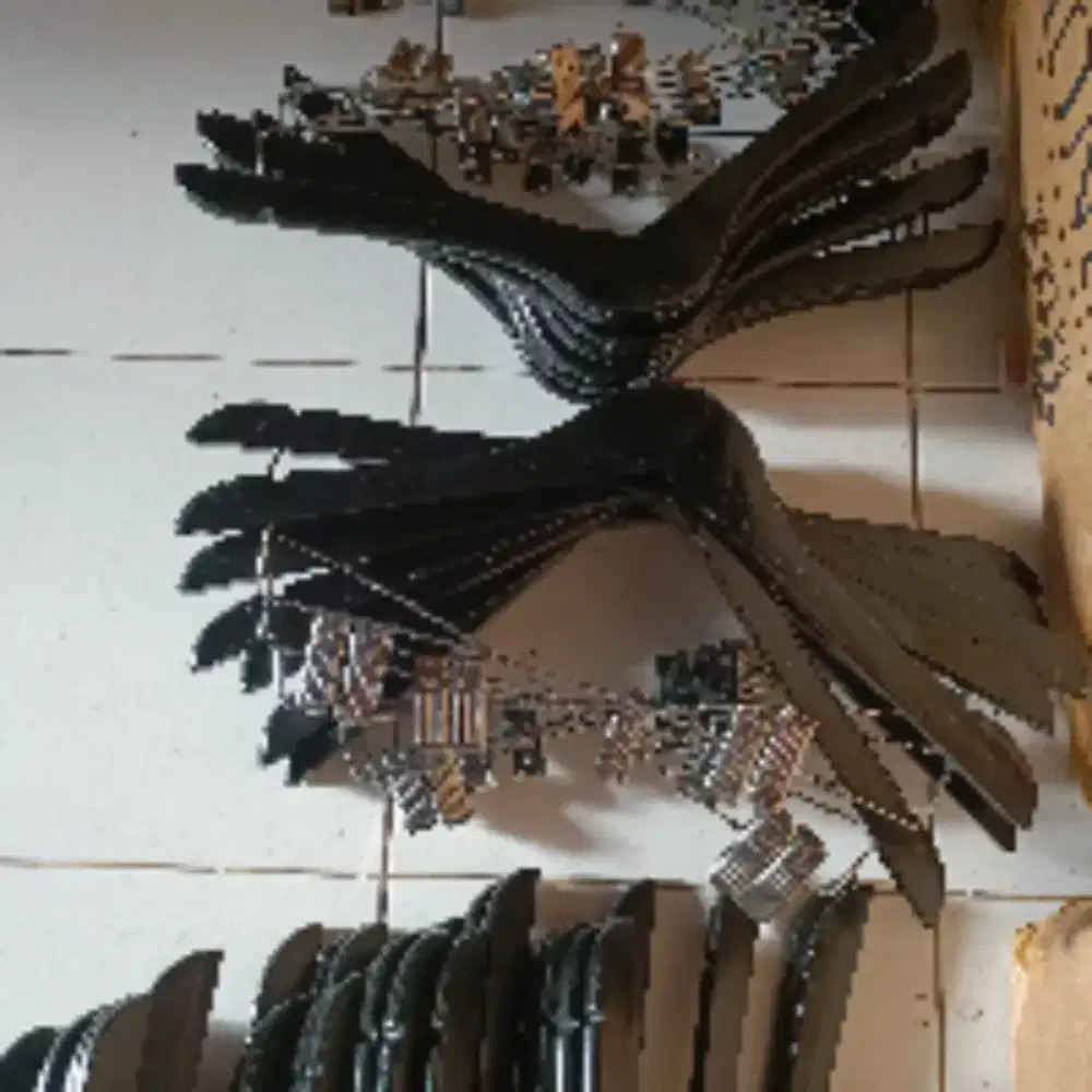 Hanger kayu jepitan hitam