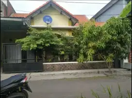Rumah Luas 200 m² di Bangah Wage dekat Deltasari Juanda Gayungan