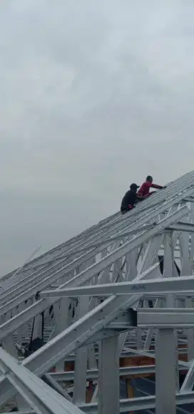 Rangka atap baja ringan