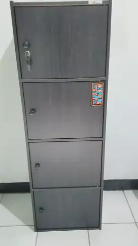 Lemari kayu rak kayu dengan pintu lemari barang
