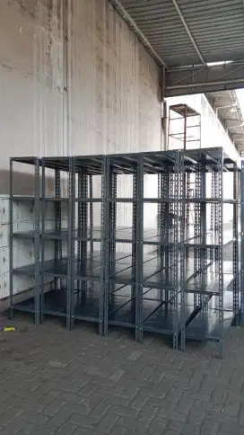 Rak besi siku lubang kuat tahan lama