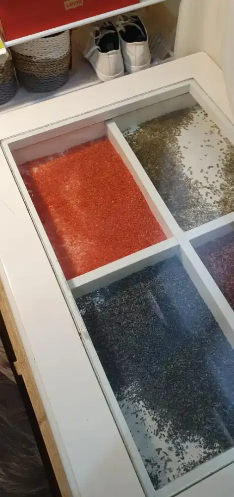 1 Meja Kayu Minimalis, Kokoh dan Elegan
