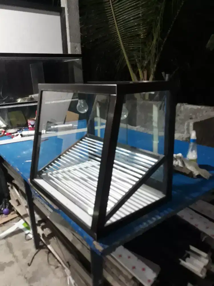 Etalase pemanas aneka jualan kuliner tetap awet krispy kriuk kres