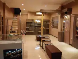meja kasir dan backdrop display