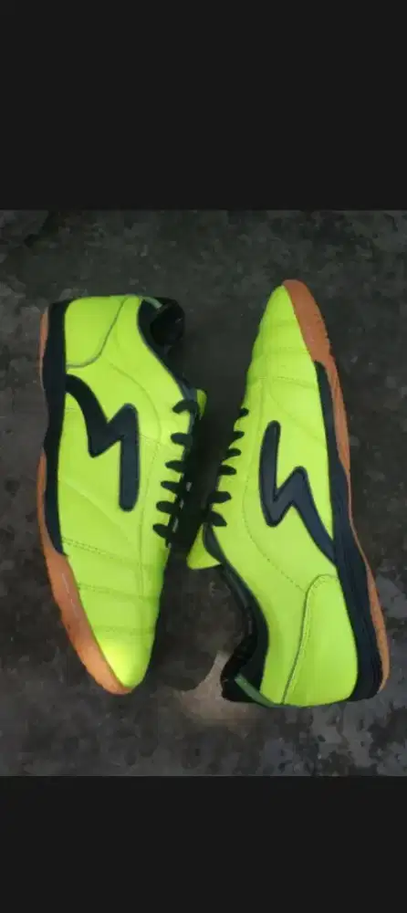 Sepatu Putsal Pria Asli Kulit