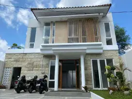 Rumah Mewah Belakang Hotel Hyatt Jalan Palagan 7,5 Dekat Pondok Permai
