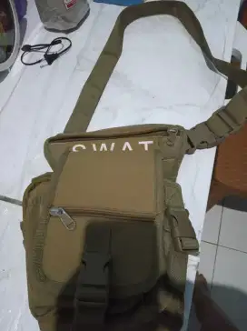 Tas selempang coklat swat