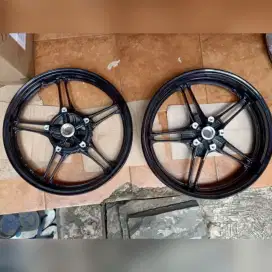 Sepasang velg lebar ORI Yamaha R15