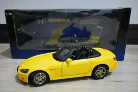 AUTO ART 1/18 HONDA S2000 YELLOW