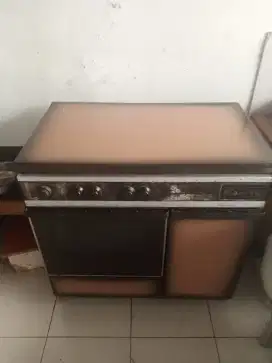 Kompor 4 tungku