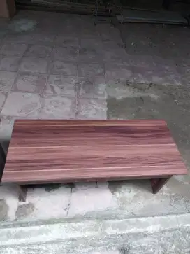 Meja lesehan kayu
