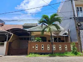 Dijual rumah manyar jaya siap huni row jalan 3 mobil longgar