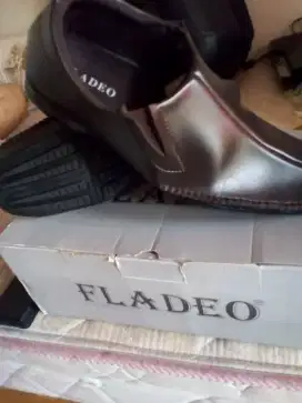 Sepatu pantofle Fladeo