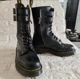 Sepatu dr. Martens dicmart edisi khusus ukuran 45