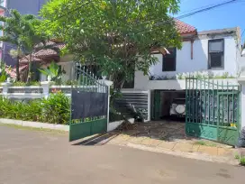 DIJUAL RUMAH USAHA DAN TEMPAT TINGGAL DI JL. PRINGGODANI, CIBUBUR