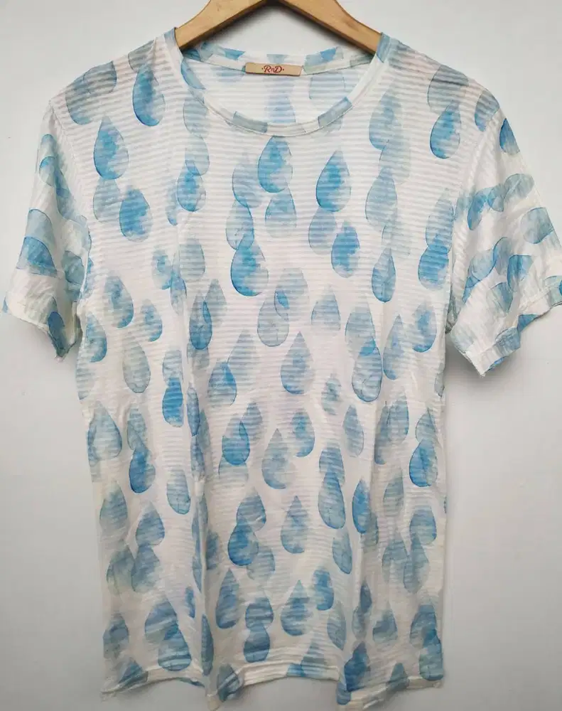 Kaos Motif Tetesan Air Size M