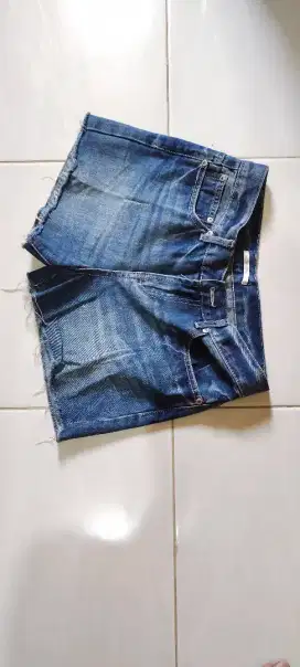 CELANA JEANZ MERK LUAR