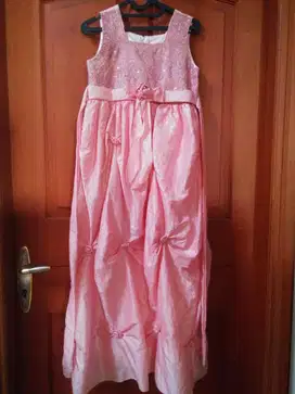 Gaun Elegan Pink & Hiasan Bunga