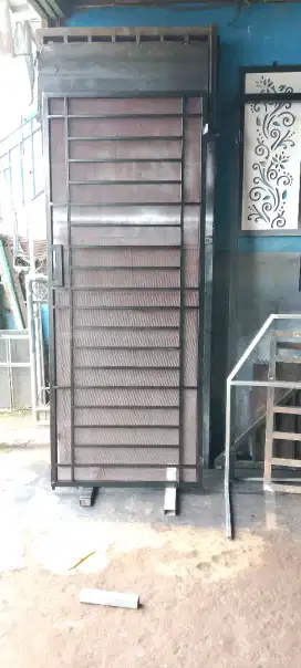Pintu dobel kawat nyamuk