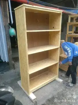 Rak sepatu /sendal
