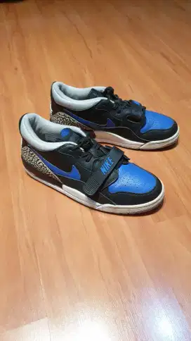 Sepatu Air Jordan Retro Legacy Low 44,5 / 10,5