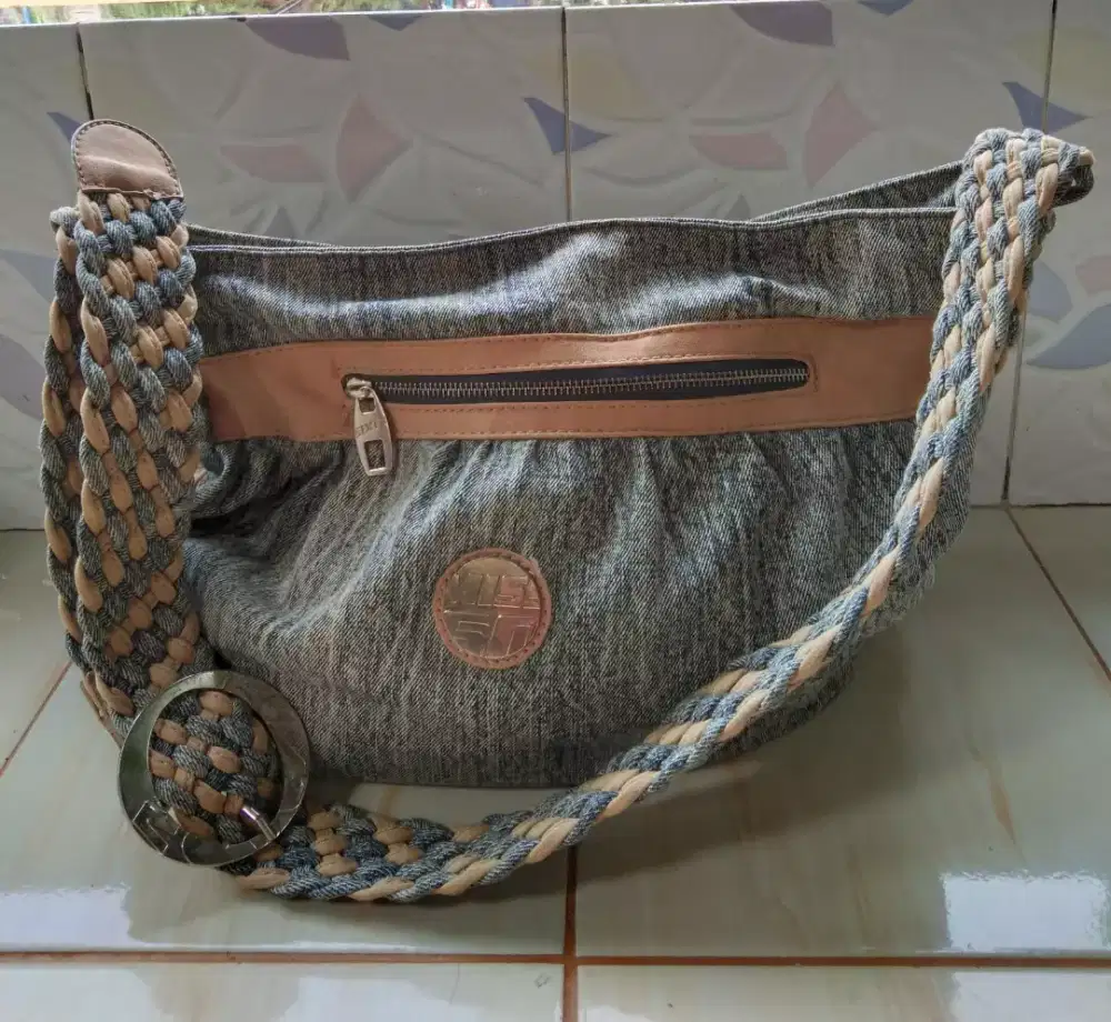 Tas Selempang SIXTY