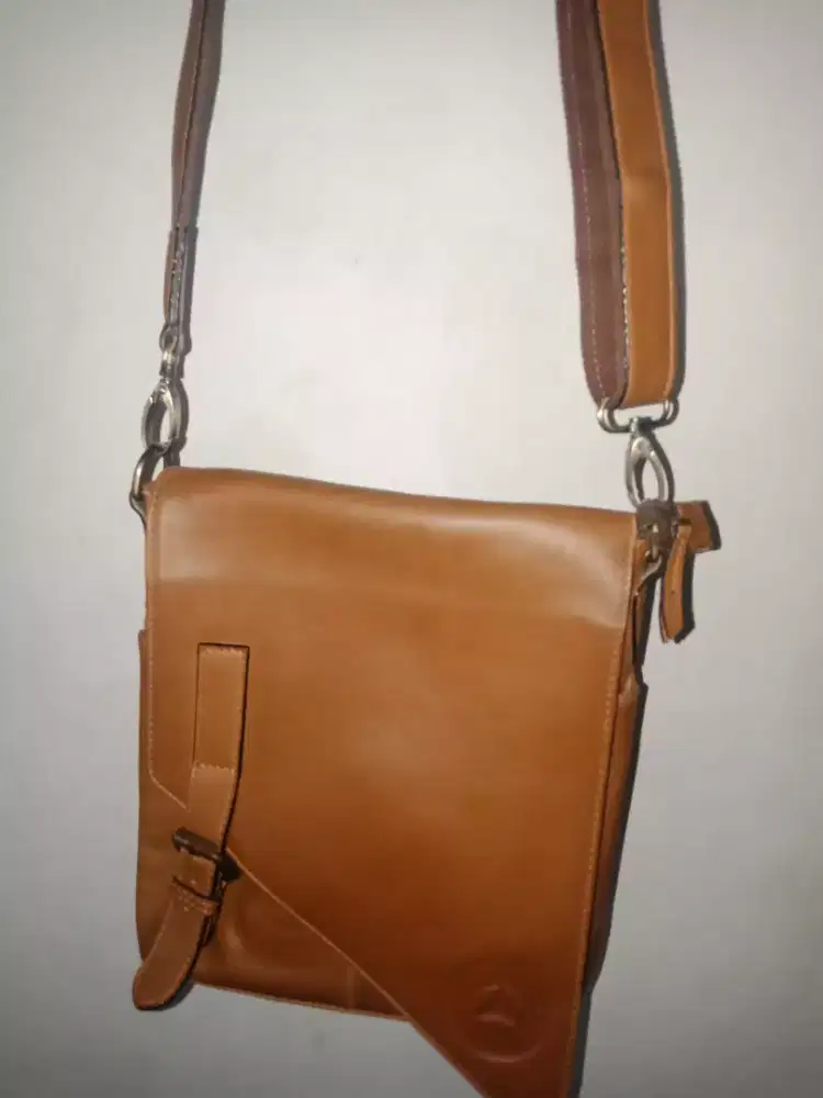 Tas slempang kulit asli [custom club mercy boxer]