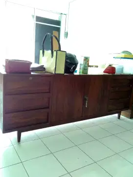 Buffet jati tua
