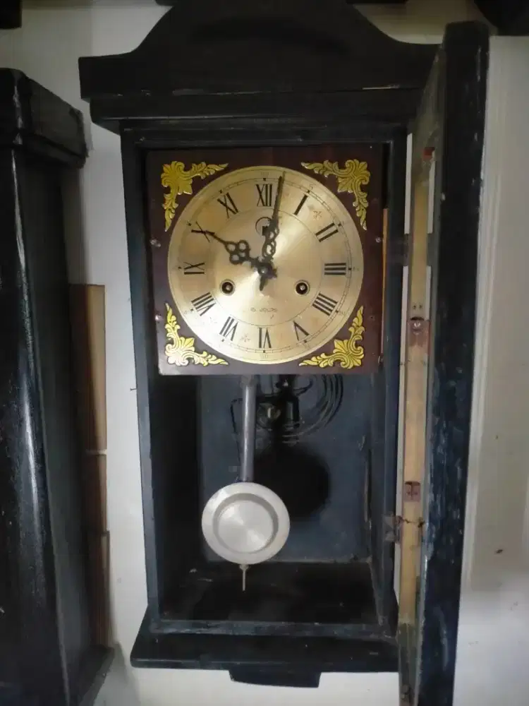 jam dinding 2 lobang merk Banyar normal lawas.