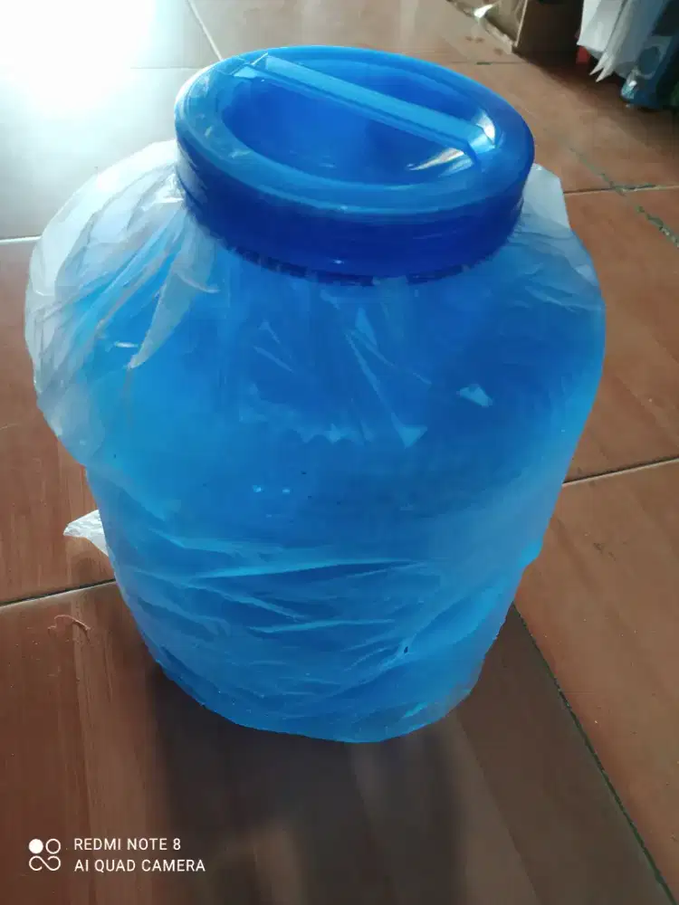 Galon plastik pakai kran