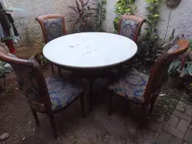 Meja makan jati