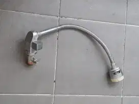 keran sink pasang di tembok