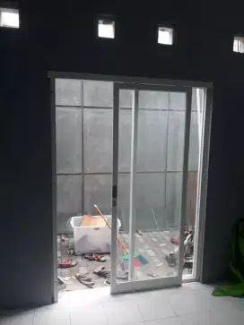 Pintu sekat kamar belakang taman belakang geser lipat sliding