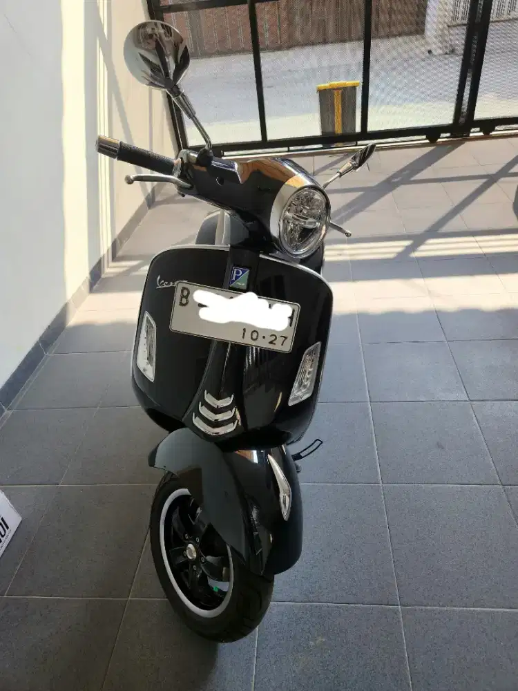 Vespa gts 150 2022 hitam facelift 4v iget abs